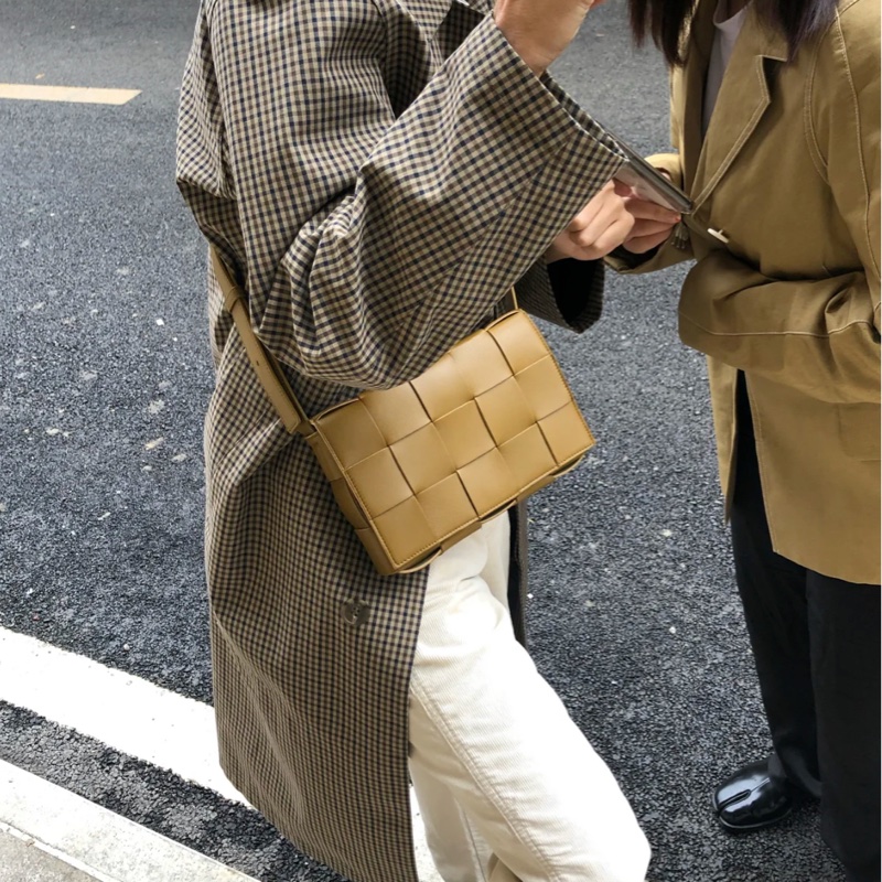 Bottega Veneta Cassette 5*3格 駝色-5