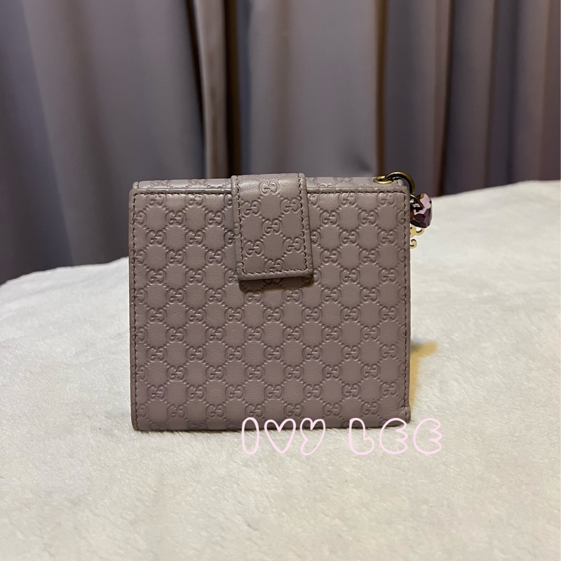 GUCCI(已售出)282579 丁香紫 GG壓紋 金屬釦環裝飾 短夾 二手精品-1