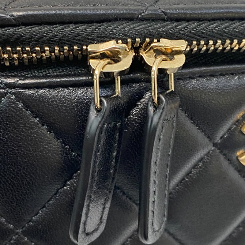 △ Chanel 香奈兒 Black Lambskin Gold-tone Metal Chain black Pink Handle Vanity Case 黑色羊皮金色金屬鏈條黑粉色手柄化妝箱 AP2199 - 247005194-9