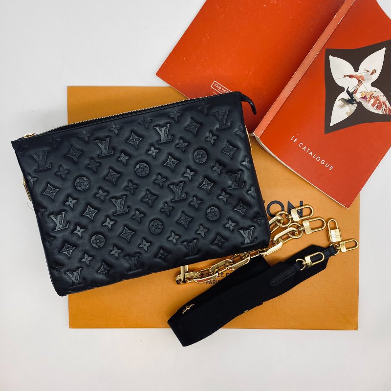 Louis Vuitton Coussin MM 黑色 小羊皮壓紋 枕頭包 兩用 手拿/肩背包-1