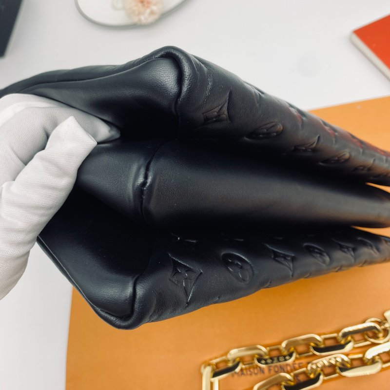 Louis Vuitton Coussin MM 黑色 小羊皮壓紋 枕頭包 兩用 手拿/肩背包-3