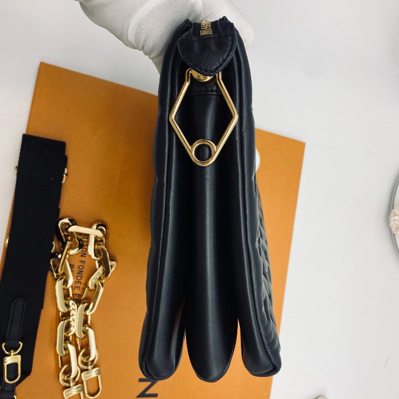 Louis Vuitton Coussin MM 黑色 小羊皮壓紋 枕頭包 兩用 手拿/肩背包-5