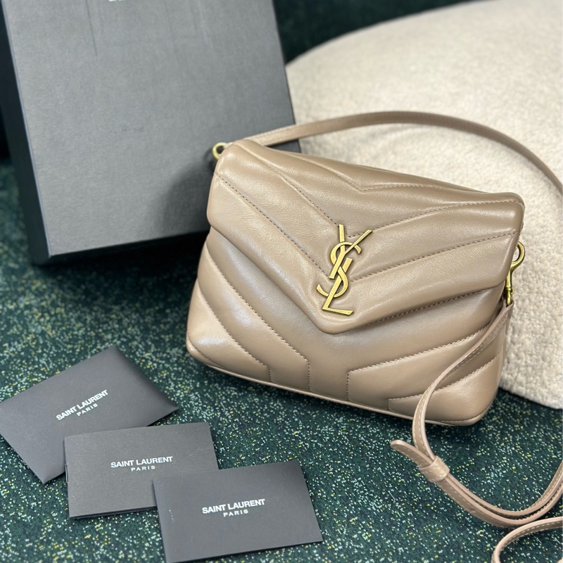 🔥溫柔奶茶色🔥 #YSL #聖羅蘭 #LouLouToy #方胖子 #信封包-6