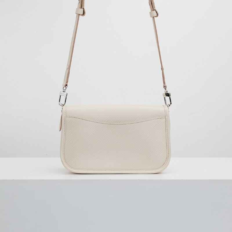 Lv buci 奶油白法棍包-1