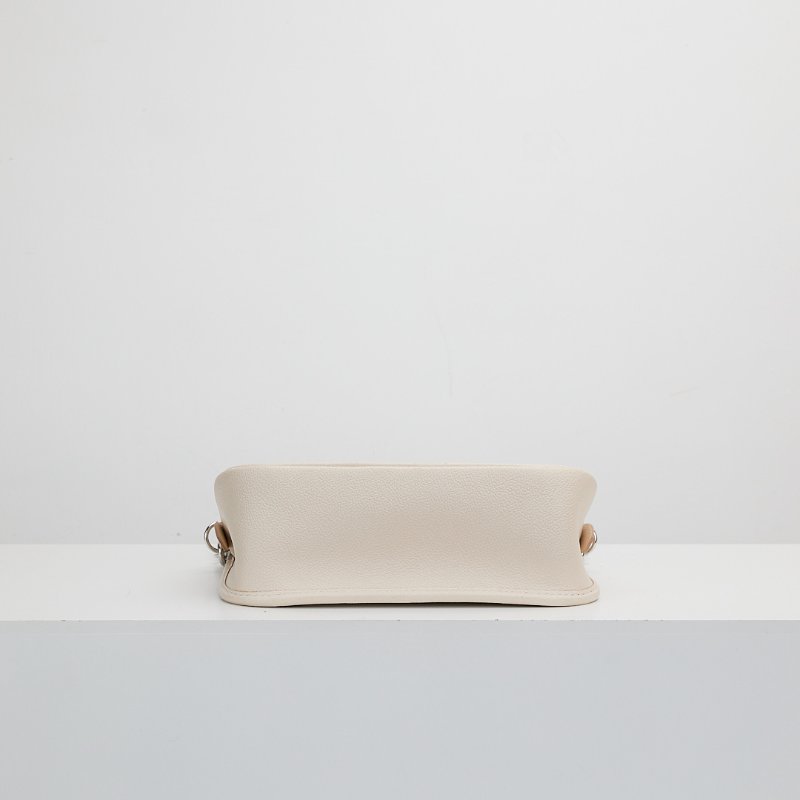 Lv buci 奶油白法棍包-4