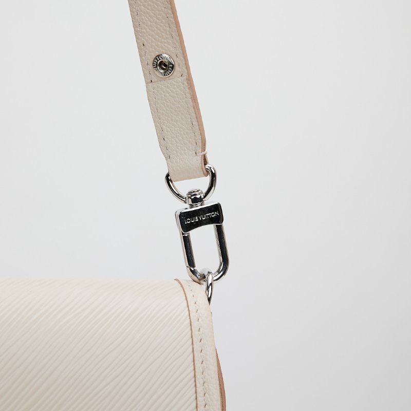 Lv buci 奶油白法棍包-11