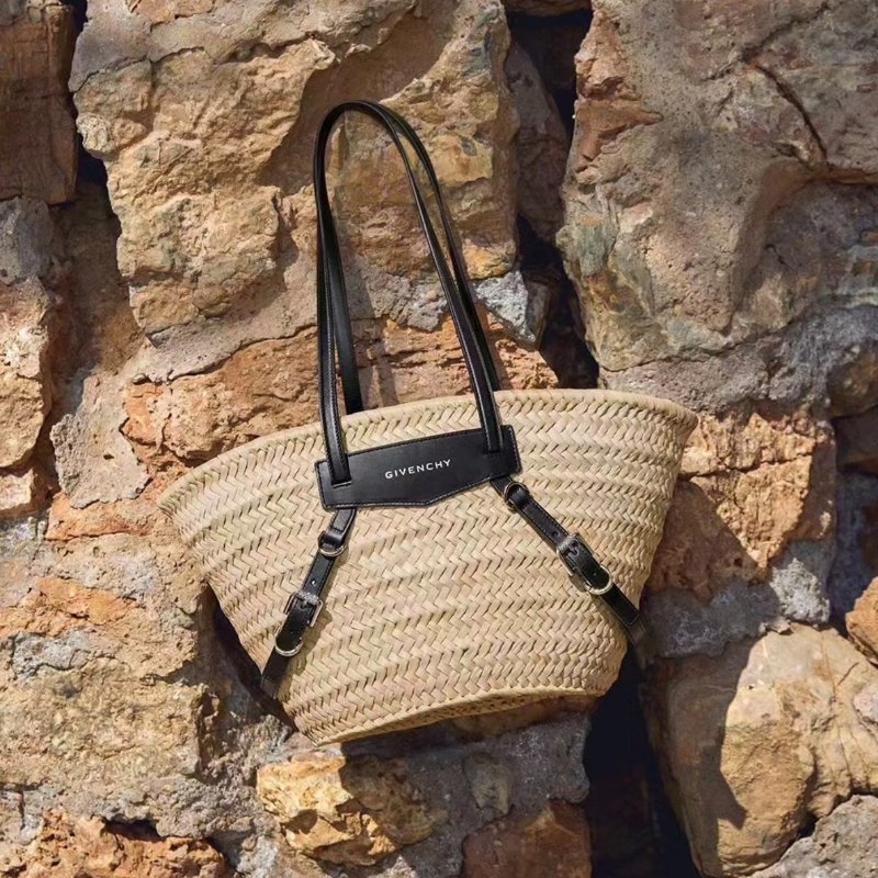 Givenchy 中款 Voyou 皮帶釦環草編包 米色《2024季度新品》-6