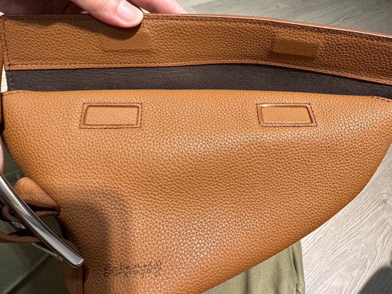 RABEANCO  KEO單肩斜背荔枝紋三角包/牛角包🥐-小(深駝)-1