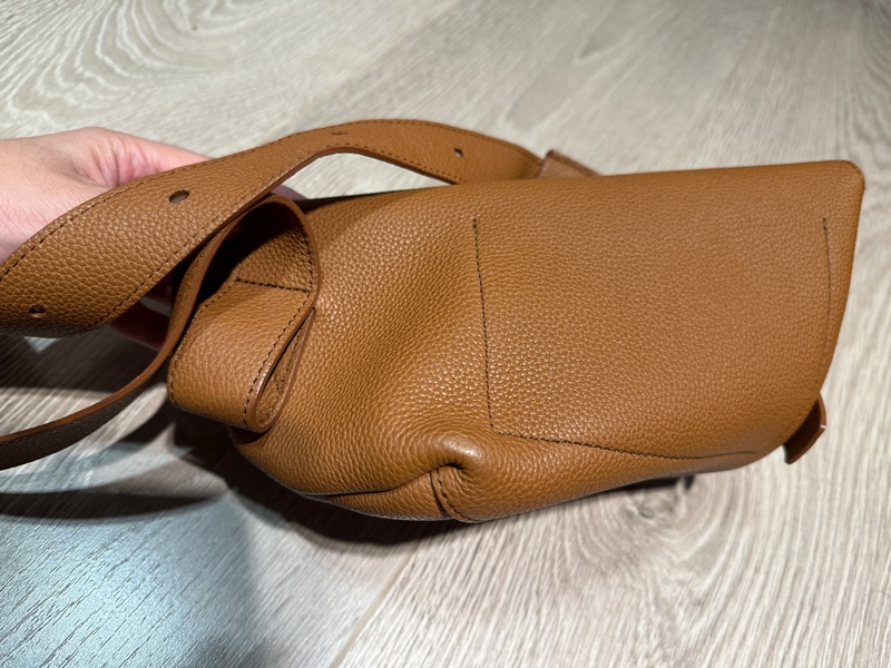 RABEANCO  KEO單肩斜背荔枝紋三角包/牛角包🥐-小(深駝)-3