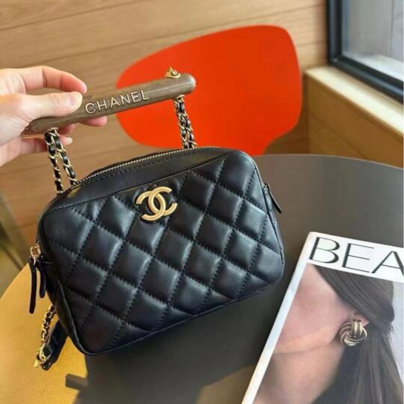 ❣️限時特價❣️（保留中）全新品Chanel木棍相機包(sogo百貨專櫃購入配件齊全）-3