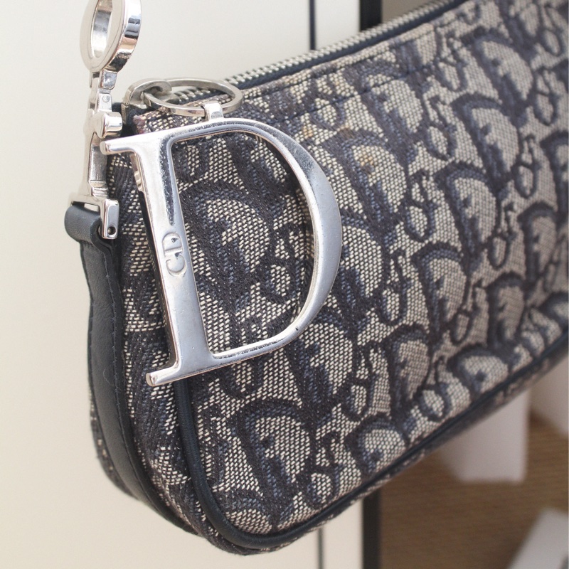 Dior大D扣腋下包-1