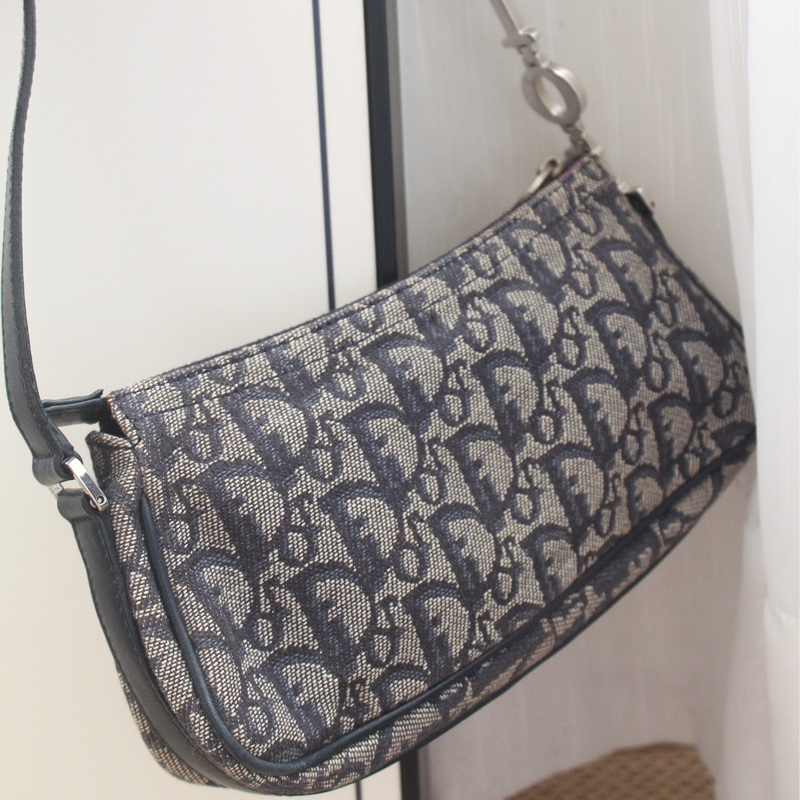 Dior大D扣腋下包-4