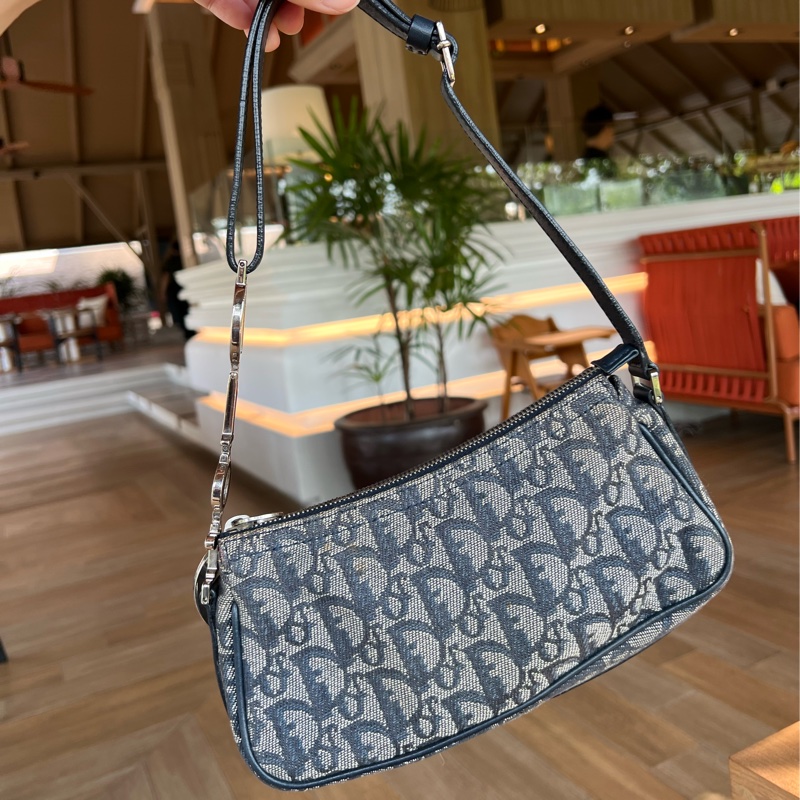 Dior大D扣腋下包-11