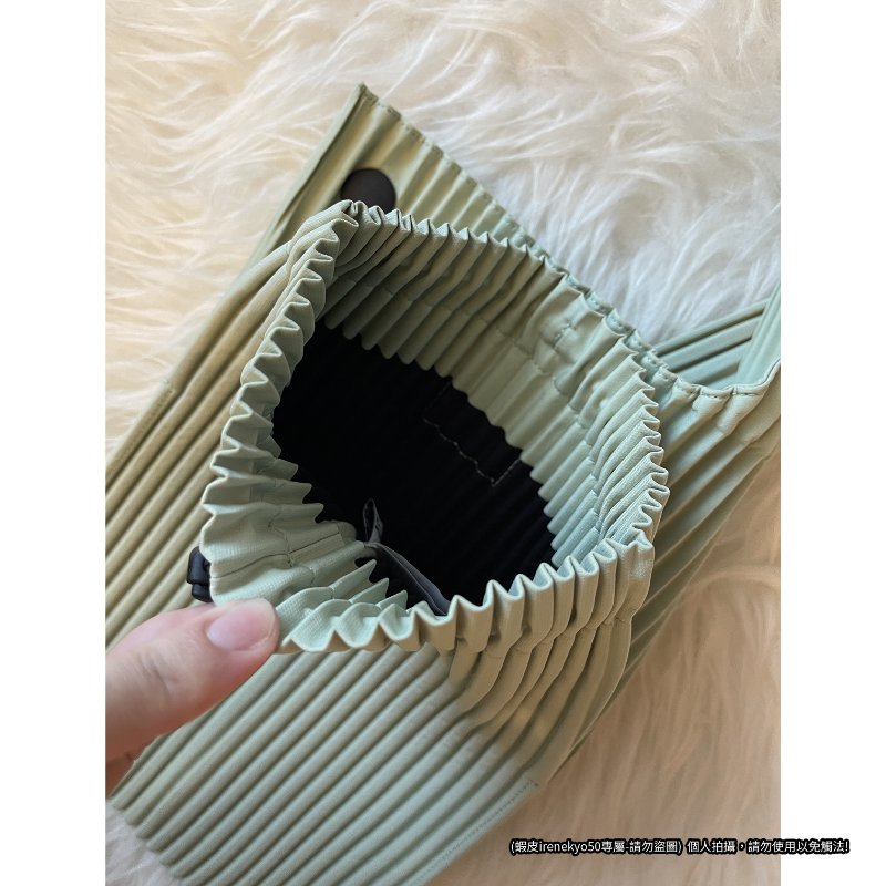 (全新) HOMME PLISSE 季節色翠玉綠平板包斜背包/肩背包 ISSEY MIYAKE 三宅一生 專櫃正品-6