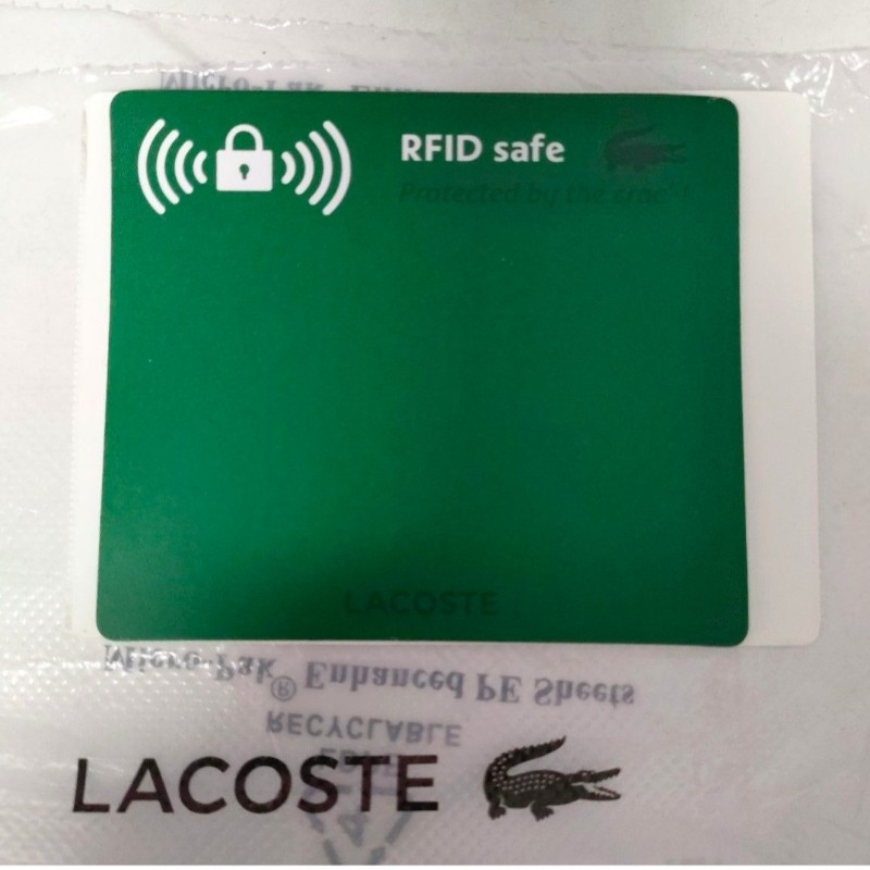 【Lacoste Outlet】男

款 防盜皮革雙折短夾

- INTERIOR CARD

SLOT FOLDABLE

WALLET 黑-2