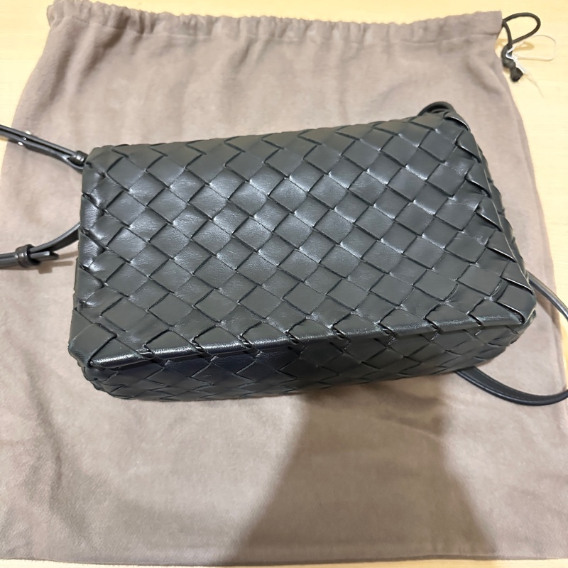 bottega veneta 經典羊皮編織側背包-6