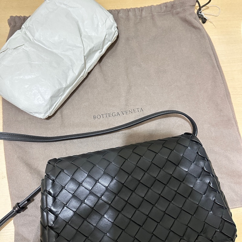 bottega veneta 經典羊皮編織側背包-19