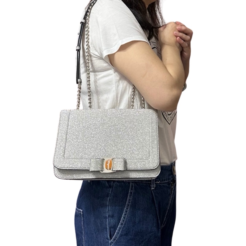 Vara 蝴蝶結亮片皮革肩背包-4