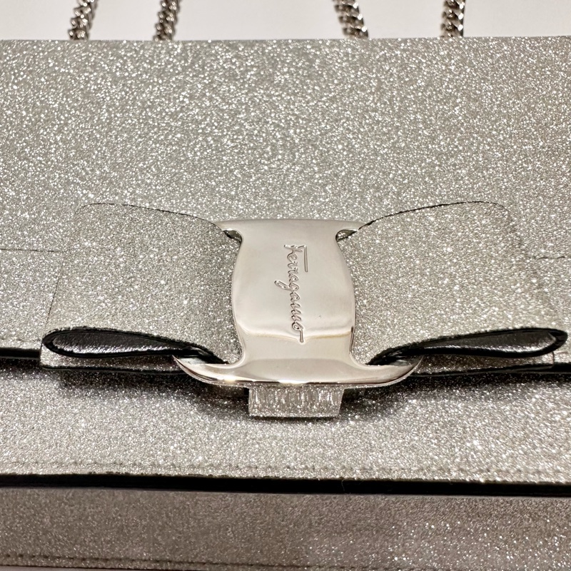 Vara 蝴蝶結亮片皮革肩背包-20