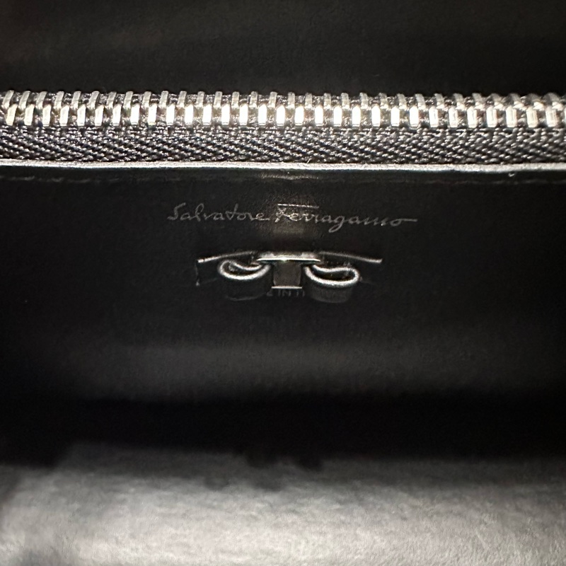 Vara 蝴蝶結亮片皮革肩背包-18