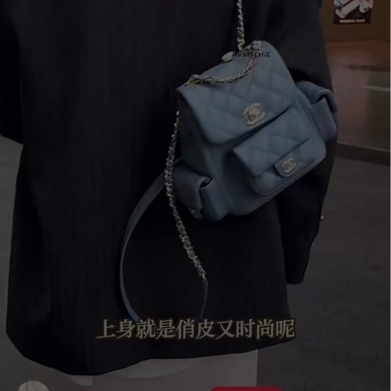 香奈兒  CHANEL 23k 藍灰色霧霾藍荔枝牛皮金釦後背包  坦克包  炸藥包  雙肩後背包    ⭕️台灣購買證明正本⭕️全新閒置品⭕️芯片款⭕️膠膜未撕⭕️-4