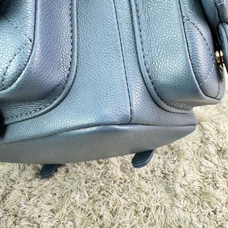 香奈兒  CHANEL 23k 藍灰色霧霾藍荔枝牛皮金釦後背包  坦克包  炸藥包  雙肩後背包    ⭕️台灣購買證明正本⭕️全新閒置品⭕️芯片款⭕️膠膜未撕⭕️-11