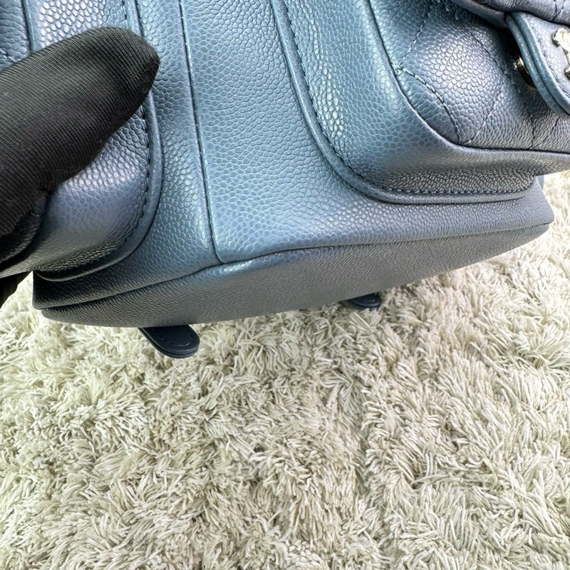 香奈兒  CHANEL 23k 藍灰色霧霾藍荔枝牛皮金釦後背包  坦克包  炸藥包  雙肩後背包    ⭕️台灣購買證明正本⭕️全新閒置品⭕️芯片款⭕️膠膜未撕⭕️-12