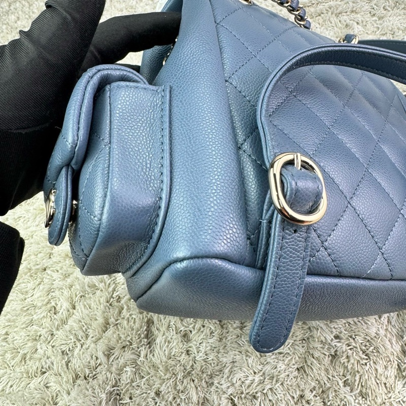 香奈兒  CHANEL 23k 藍灰色霧霾藍荔枝牛皮金釦後背包  坦克包  炸藥包  雙肩後背包    ⭕️台灣購買證明正本⭕️全新閒置品⭕️芯片款⭕️膠膜未撕⭕️-14