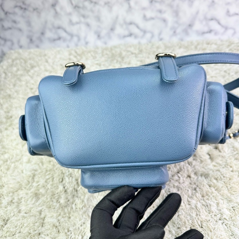 香奈兒  CHANEL 23k 藍灰色霧霾藍荔枝牛皮金釦後背包  坦克包  炸藥包  雙肩後背包    ⭕️台灣購買證明正本⭕️全新閒置品⭕️芯片款⭕️膠膜未撕⭕️-15