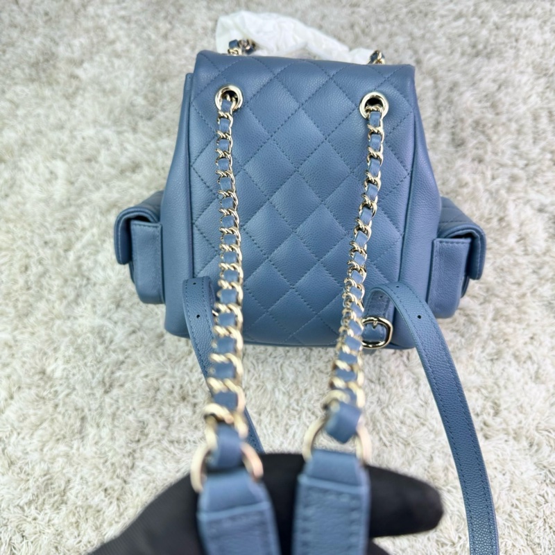 香奈兒  CHANEL 23k 藍灰色霧霾藍荔枝牛皮金釦後背包  坦克包  炸藥包  雙肩後背包    ⭕️台灣購買證明正本⭕️全新閒置品⭕️芯片款⭕️膠膜未撕⭕️-20