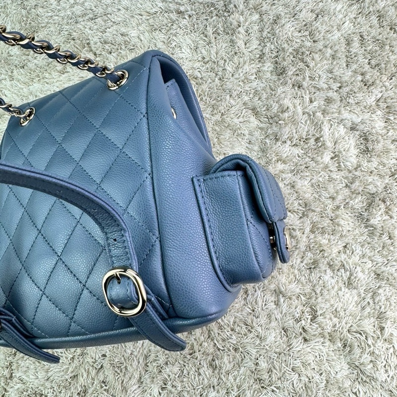 香奈兒  CHANEL 23k 藍灰色霧霾藍荔枝牛皮金釦後背包  坦克包  炸藥包  雙肩後背包    ⭕️台灣購買證明正本⭕️全新閒置品⭕️芯片款⭕️膠膜未撕⭕️-21