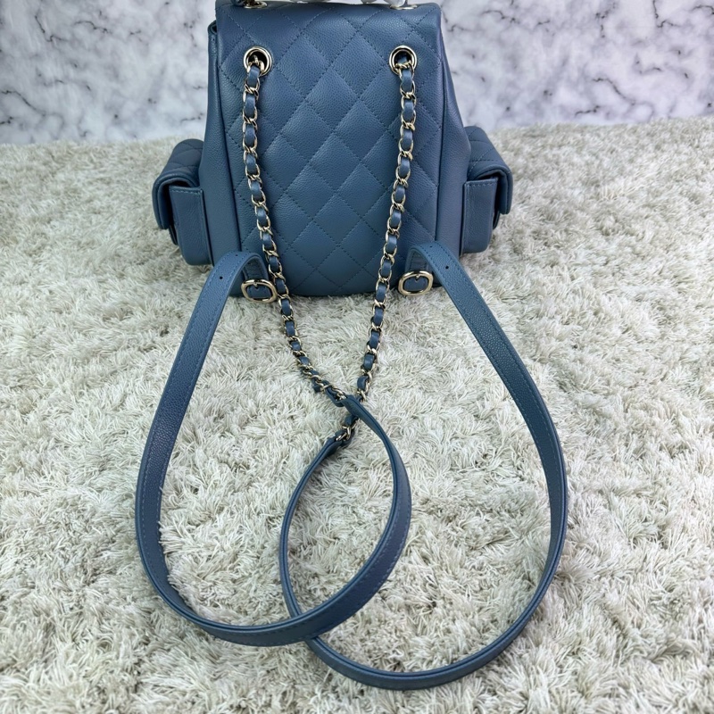 香奈兒  CHANEL 23k 藍灰色霧霾藍荔枝牛皮金釦後背包  坦克包  炸藥包  雙肩後背包    ⭕️台灣購買證明正本⭕️全新閒置品⭕️芯片款⭕️膠膜未撕⭕️-24