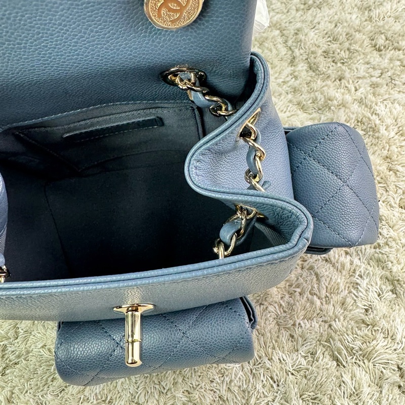 香奈兒  CHANEL 23k 藍灰色霧霾藍荔枝牛皮金釦後背包  坦克包  炸藥包  雙肩後背包    ⭕️台灣購買證明正本⭕️全新閒置品⭕️芯片款⭕️膠膜未撕⭕️-33