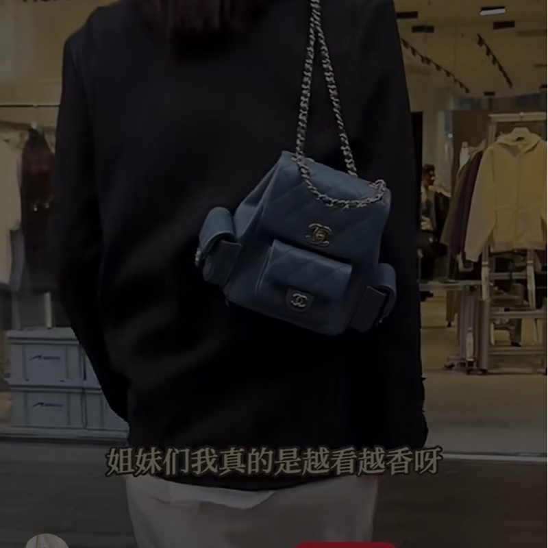 香奈兒  CHANEL 23k 藍灰色霧霾藍荔枝牛皮金釦後背包  坦克包  炸藥包  雙肩後背包    ⭕️台灣購買證明正本⭕️全新閒置品⭕️芯片款⭕️膠膜未撕⭕️-36