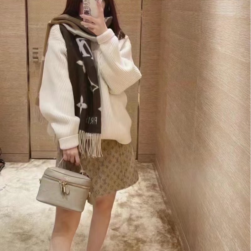 LV  M45608 VANITY PM系列Monogram壓花粒面牛皮手提/斜背包(米灰色）  ⭕️網路參考價$119800元⭕️-4