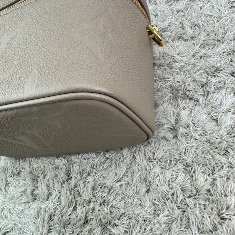 LV  M45608 VANITY PM系列Monogram壓花粒面牛皮手提/斜背包(米灰色）  ⭕️網路參考價$119800元⭕️-18