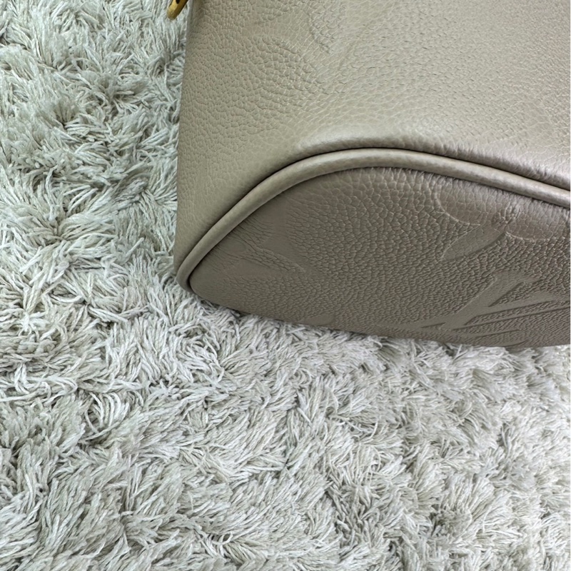 LV  M45608 VANITY PM系列Monogram壓花粒面牛皮手提/斜背包(米灰色）  ⭕️網路參考價$119800元⭕️-19