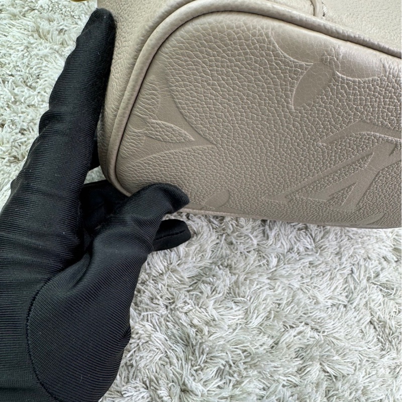 LV  M45608 VANITY PM系列Monogram壓花粒面牛皮手提/斜背包(米灰色）  ⭕️網路參考價$119800元⭕️-21