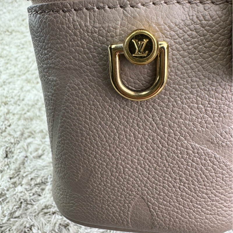 LV  M45608 VANITY PM系列Monogram壓花粒面牛皮手提/斜背包(米灰色）  ⭕️網路參考價$119800元⭕️-25