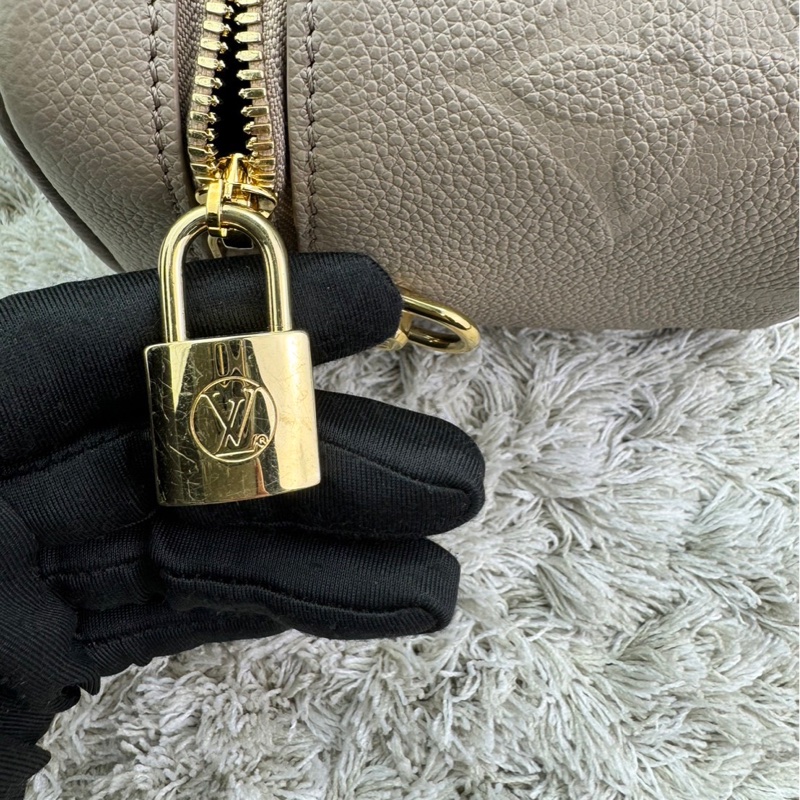 LV  M45608 VANITY PM系列Monogram壓花粒面牛皮手提/斜背包(米灰色）  ⭕️網路參考價$119800元⭕️-26