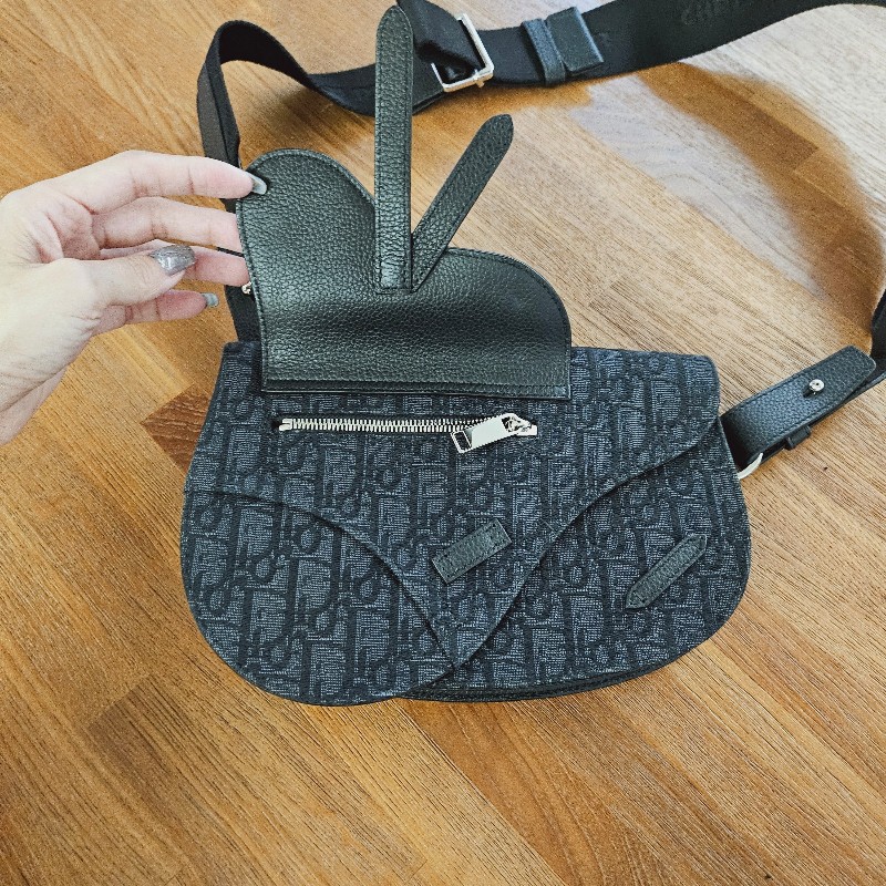 DIOR 黑老花馬鞍胸包-4