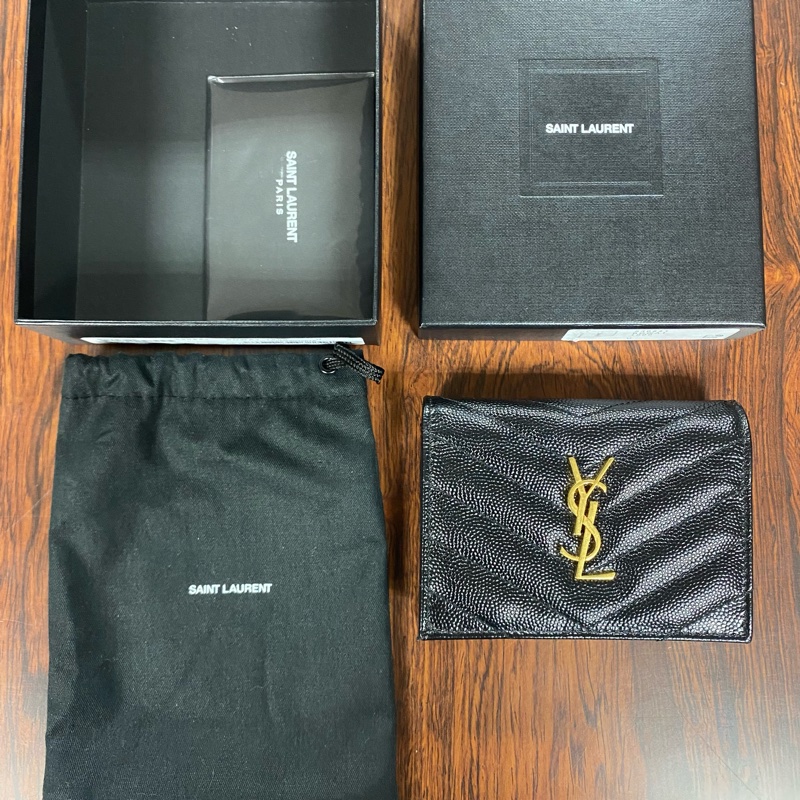 YSL 黑金魚子醬皮扣式短夾-1