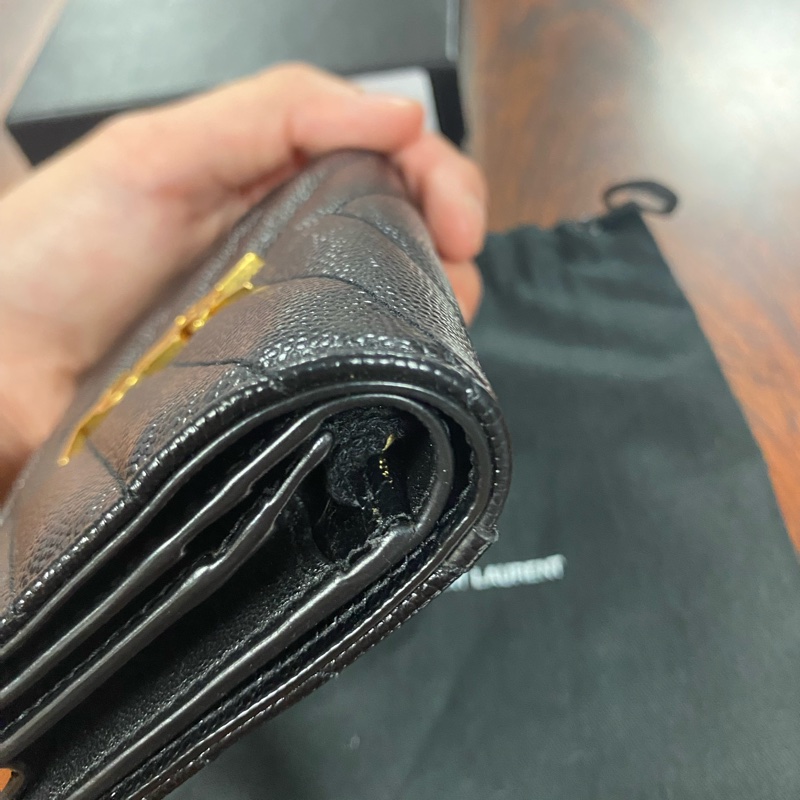 YSL 黑金魚子醬皮扣式短夾-2