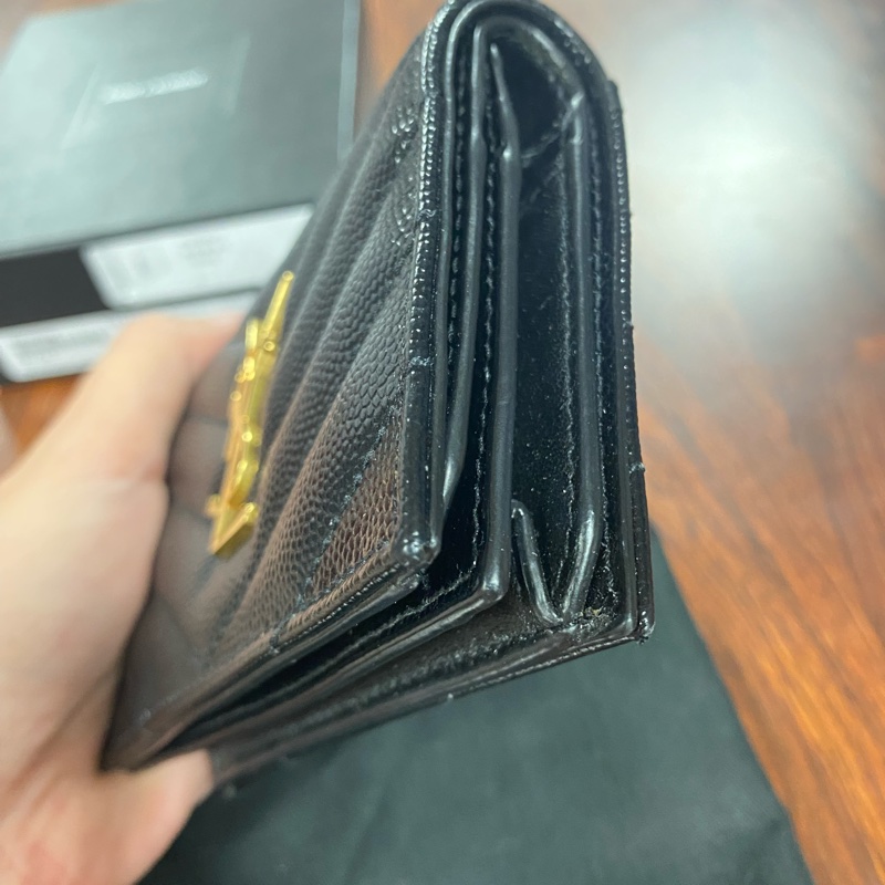 YSL 黑金魚子醬皮扣式短夾-3