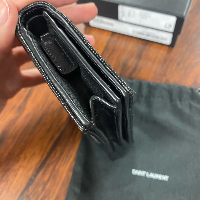 YSL 黑金魚子醬皮扣式短夾-5