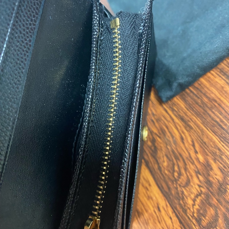 YSL 黑金魚子醬皮扣式短夾-7