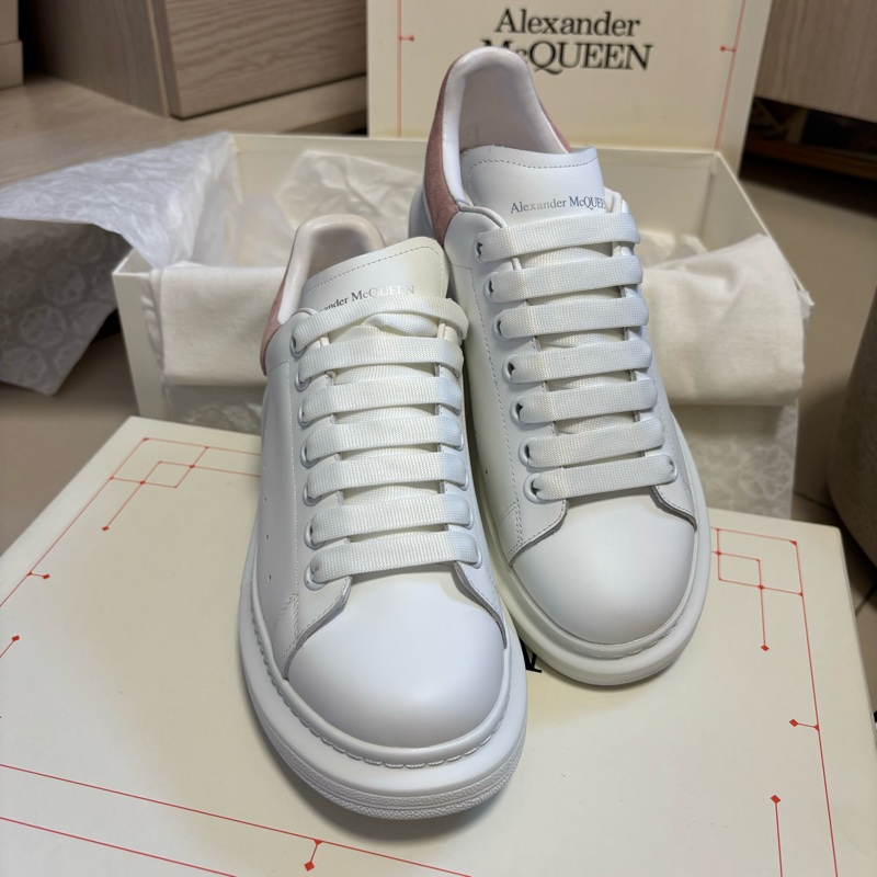 Alexander McQUEEN小白鞋 全新 37號 鞋盒 紙袋 防塵袋-0