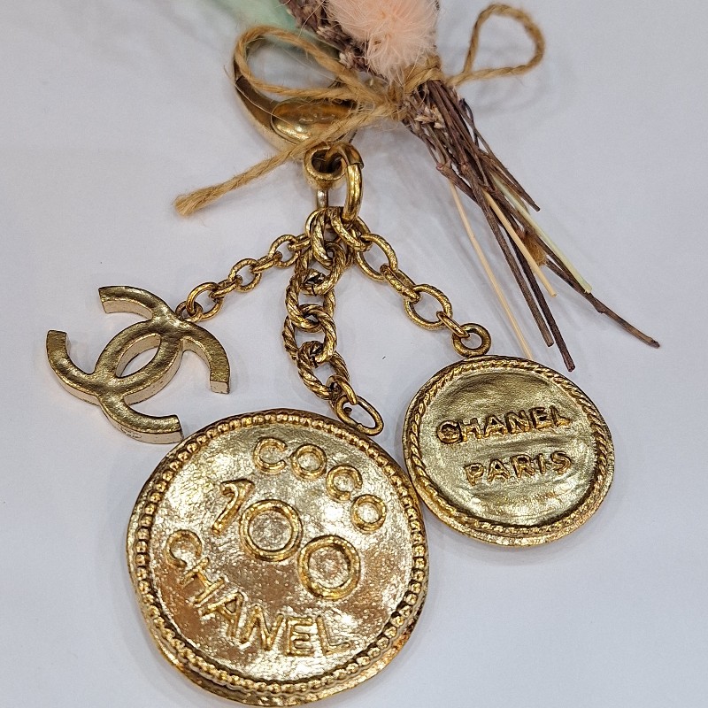 CHANEL COCO 100 雙C 金屬金幣香水山茶花幸運草包包5 吊飾掛飾鑰匙圈-1