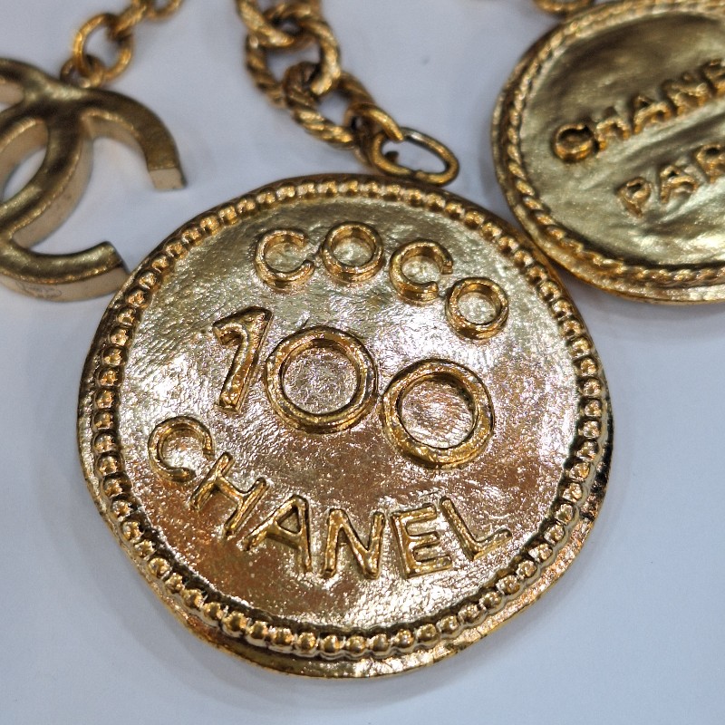 CHANEL COCO 100 雙C 金屬金幣香水山茶花幸運草包包5 吊飾掛飾鑰匙圈-3