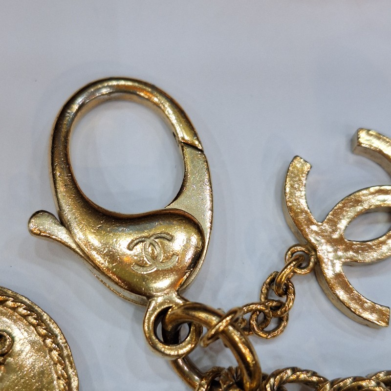 CHANEL COCO 100 雙C 金屬金幣香水山茶花幸運草包包5 吊飾掛飾鑰匙圈-7